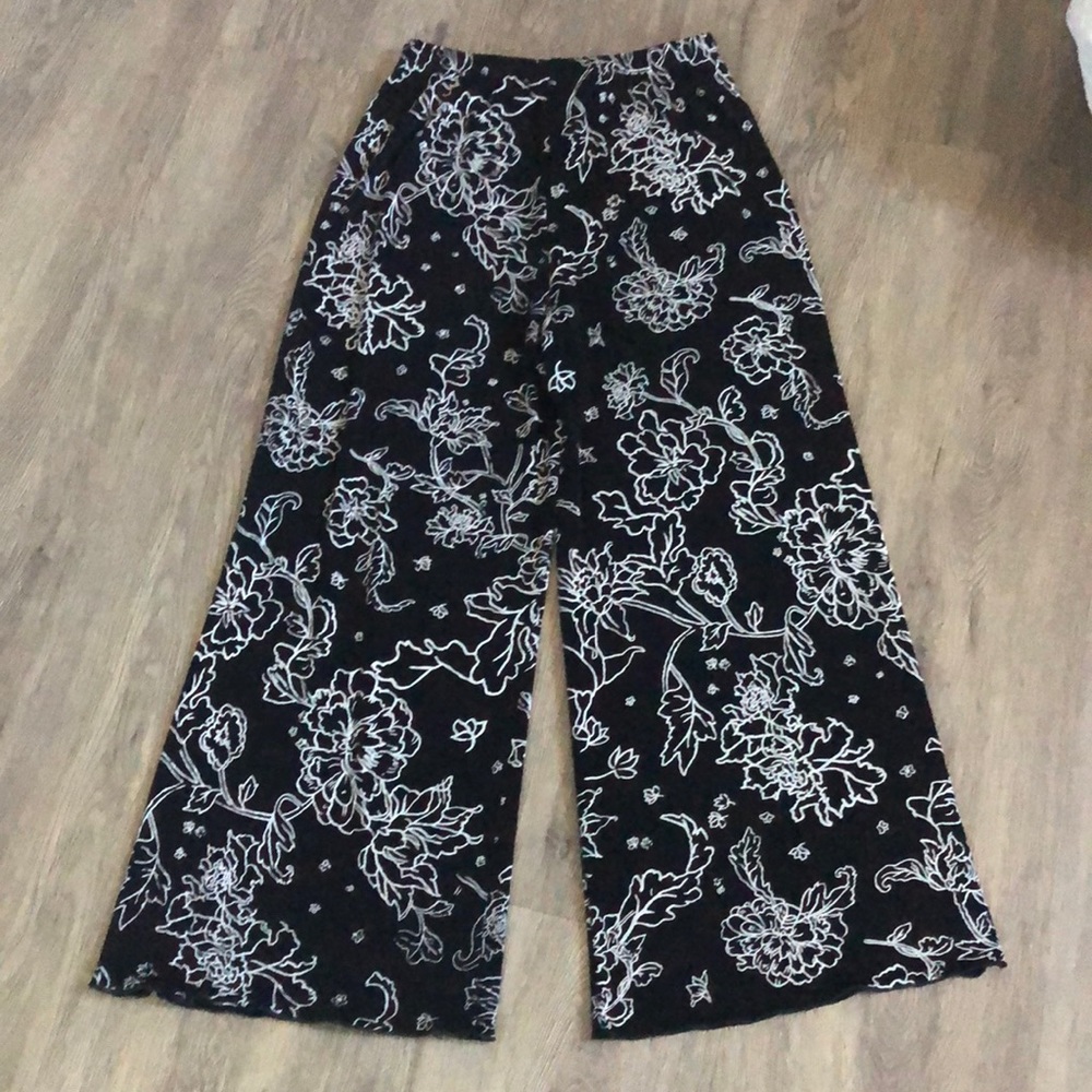 Chico’s Travelers Crop Pants